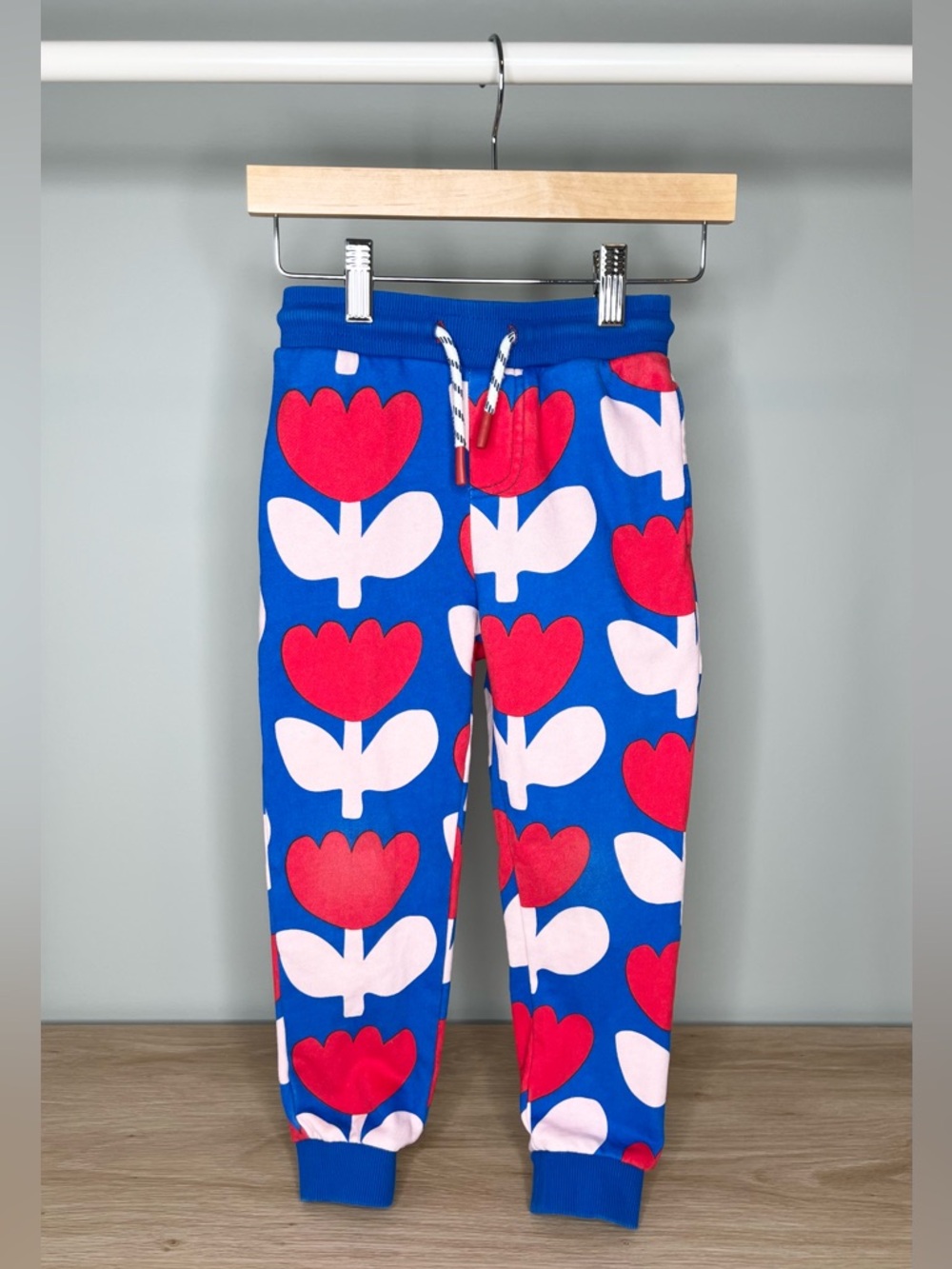 Mini Boden - Printed Sweatshirt and Joggers - Kingfisher Blue Bold Floral Tulips - Picture 5 of 10